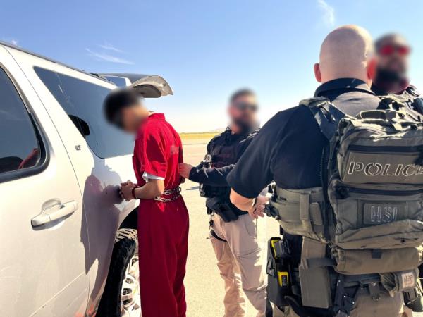 Homeland Security agents arresting Jean Torres-Roman in Las Cruces, New Mexico