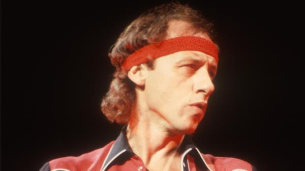 Mark Knopfler performing