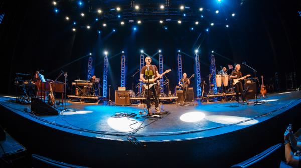 Dire Straits Legacy performing