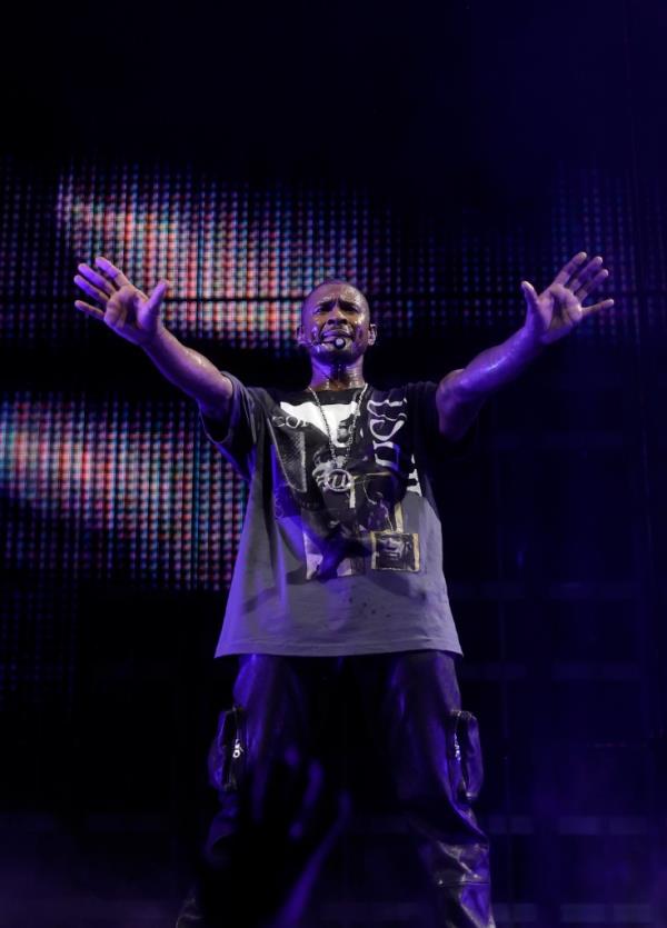 Usher, Diddy at the VH1 Big in 04